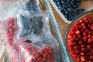 אורזים מוצרים - אריזה בוואקום היא המצאה שמשנה את כללי המשחק במטבח