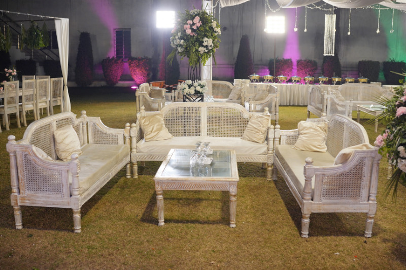 הכיסא המושלם לאירוע שלכם – השכרת כסאות בהתאמה אישית